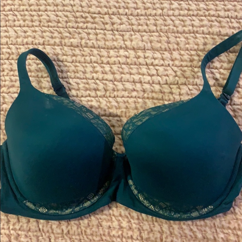 Beautiful Soma Bra with lace accents